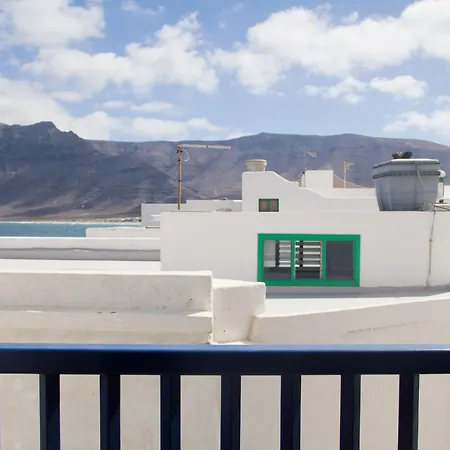 Famara - Beachfront, Huge Window & Ocean Views! *