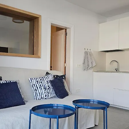 Famara - Beachfront, Huge Window & Ocean Views! Apartment Teguise (Lanzarote)