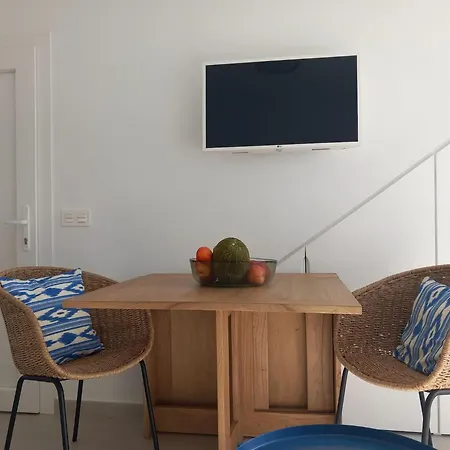 Famara - Beachfront, Huge Window & Ocean Views! Apartment
