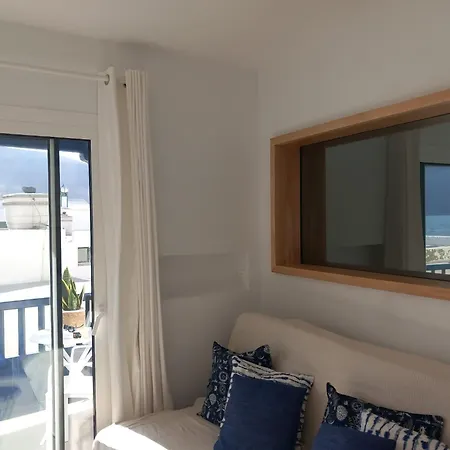 Famara - Beachfront, Huge Window & Ocean Views! Apartment *