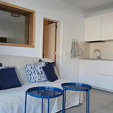 Apartment Famara - Beachfront, Huge Window & Ocean Views! Teguise (Lanzarote)