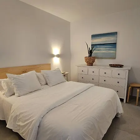 Famara - Beachfront, Huge Window & Ocean Views! * Teguise (Lanzarote)
