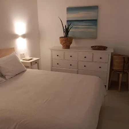 Famara - Beachfront, Huge Window & Ocean Views!