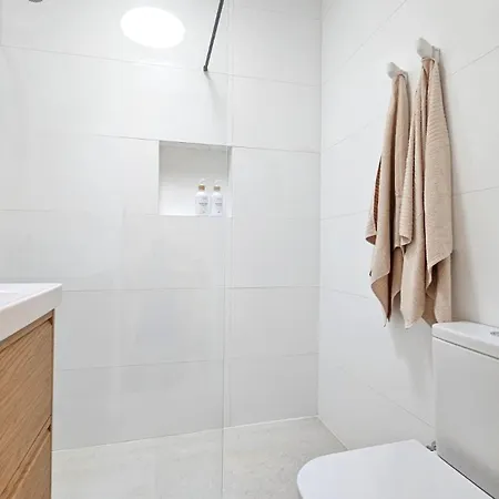 Famara - Beachfront, Huge Window & Ocean Views!