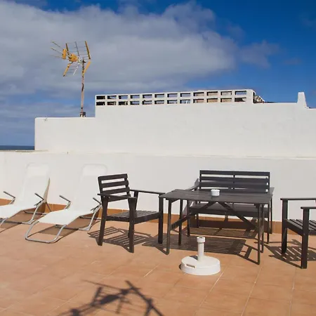 Famara - Beachfront, Huge Window & Ocean Views! *