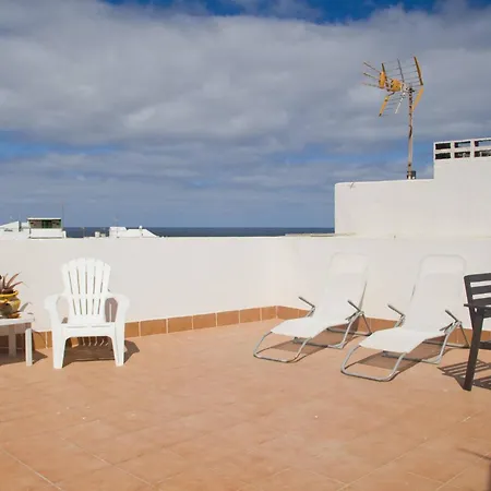 Famara - Beachfront, Huge Window & Ocean Views! *