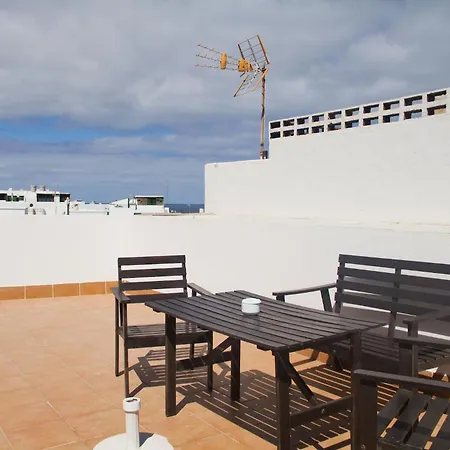 Famara - Beachfront, Huge Window & Ocean Views! Apartment *