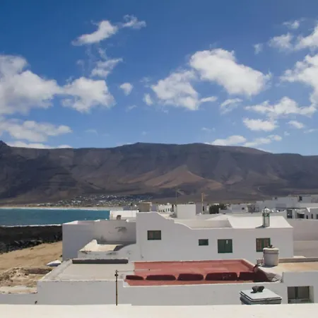 Famara - Beachfront, Huge Window & Ocean Views! *
