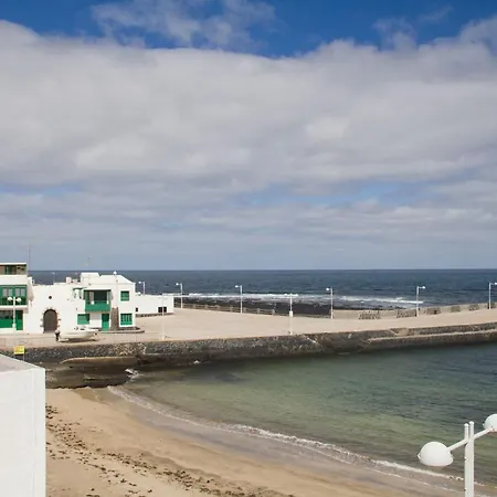 Famara - Beachfront, Huge Window & Ocean Views! *