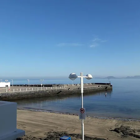 Famara - Beachfront, Huge Window & Ocean Views! Apartment *