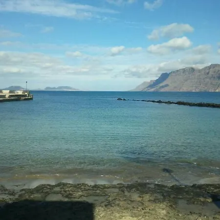 Famara - Beachfront, Huge Window & Ocean Views! *